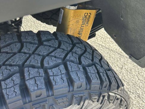 Used 2024 GMC Canyon AT4X image 10