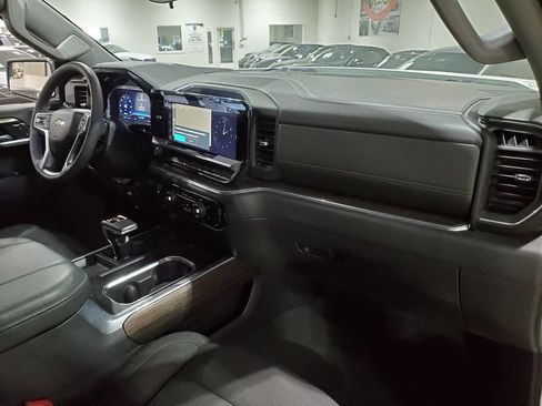 Used 2023 Chevrolet Silverado 1500 LT w/ Z71 Off-Road Package AWD/4WD image 15