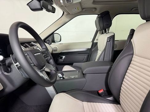 Certified 2025 Land Rover Discovery Dynamic SE AWD/4WD image 12