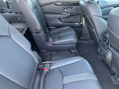 Used 2023 Honda Pilot Touring image 17