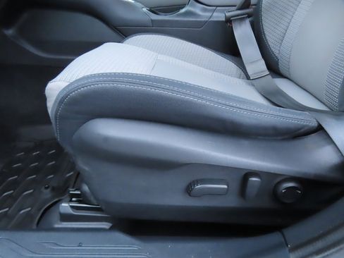 Used 2020 Subaru Outback Premium image 6