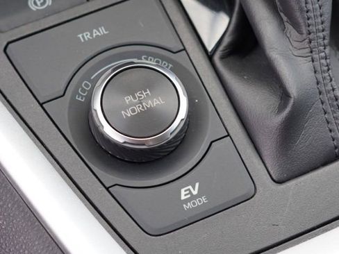 Used 2023 Toyota RAV4 LE image 33