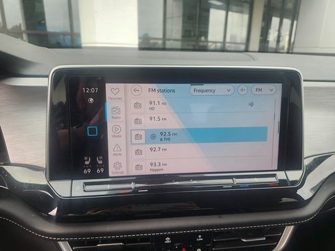 Used 2024 Volkswagen Atlas Cross Sport SE image 11