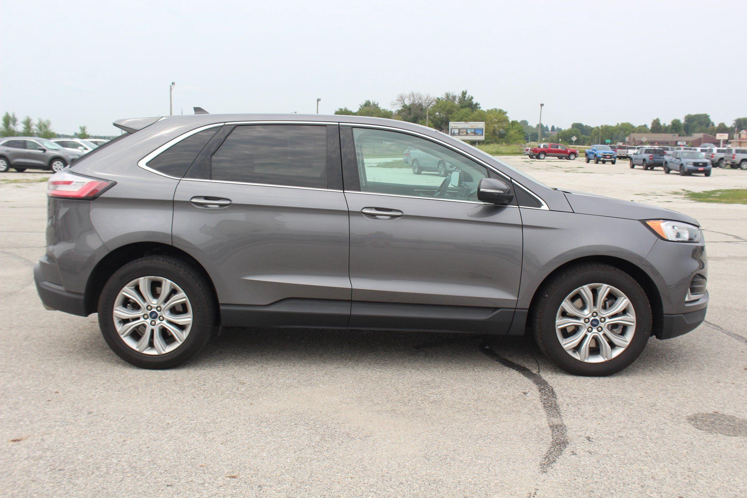 Used 2022 Ford Edge Titanium AWD/4WD image 4