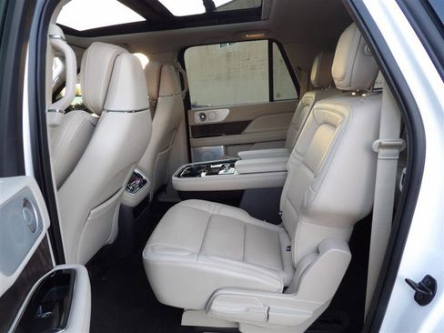 Used 2019 Lincoln Navigator L Reserve image 25