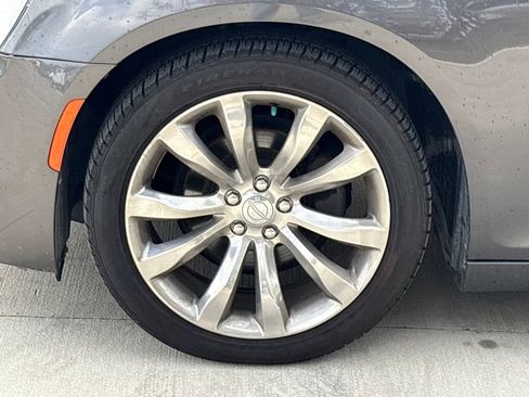 Used 2019 Chrysler 300 Touring L w/ Quick Order Package 22F image 11