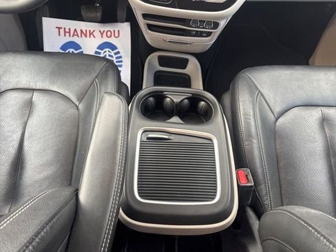 Certified 2022 Chrysler Pacifica Touring-L FWD image 14