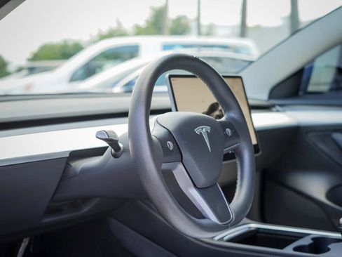 Used 2022 Tesla Model 3 Long Range AWD/4WD image 9