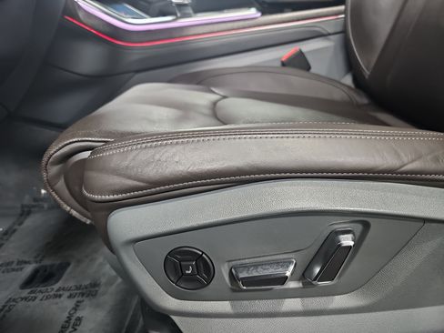 Used 2021 Audi Q8 Prestige image 29