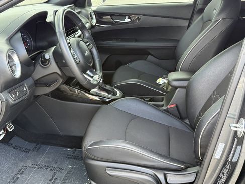 Used 2024 Kia Forte GT-Line w/ GT-Line Premium Package image 18