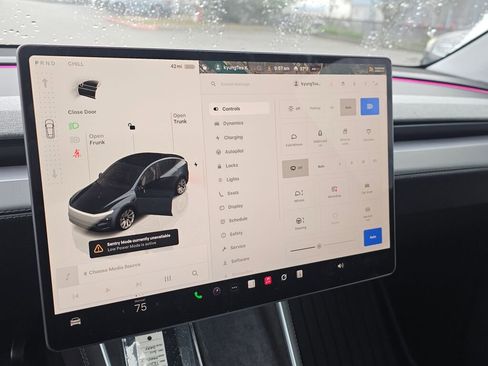 Used 2026 Tesla Model Y AWD image 30