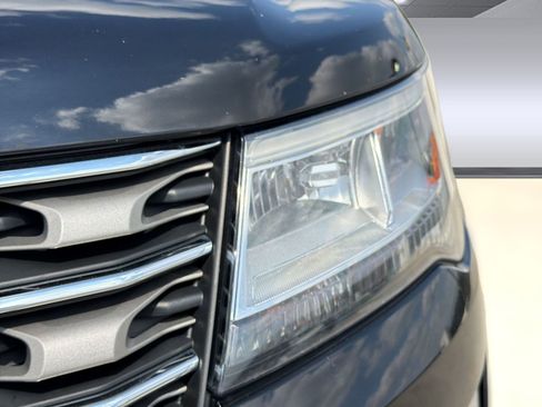 Used 2017 Ford Explorer XLT w/ Equipment Group 202A image 11