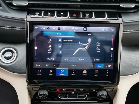 Certified 2024 Jeep Grand Cherokee L Limited w/ Luxury Tech Group II image 23