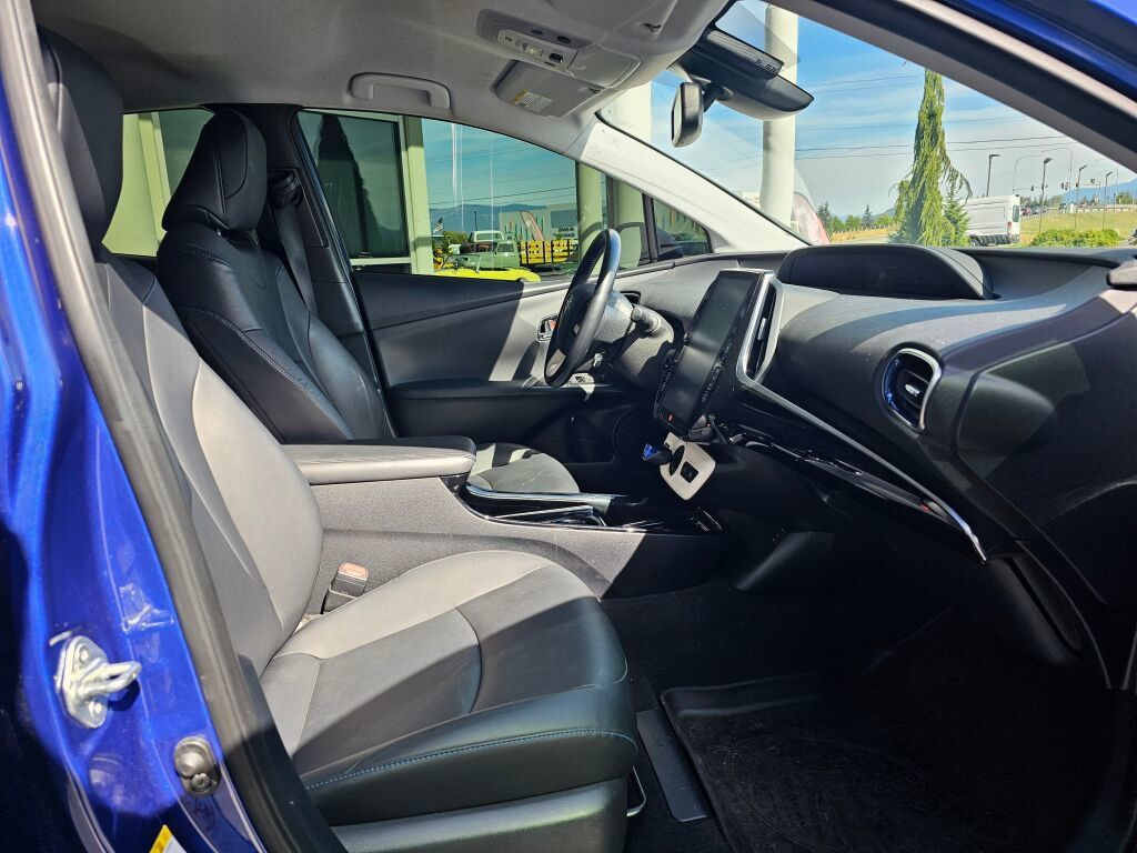 Used 2018 Toyota Prius Four Touring w/ Appearance Package FWD image 11