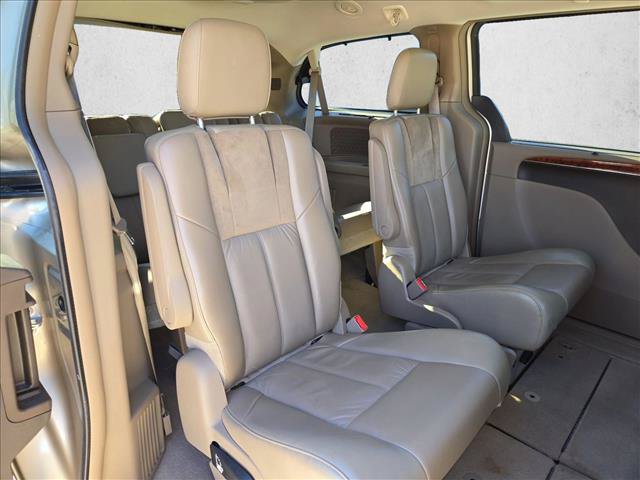 Used 2013 Chrysler Town & Country Limited w/ Luxury Group FWD image 21
