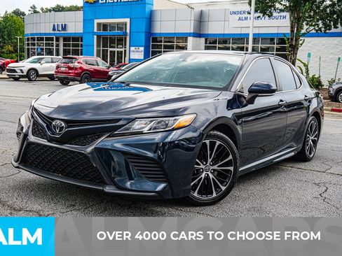 Used 2019 Toyota Camry SE w/ Convenience Package FWD image 2