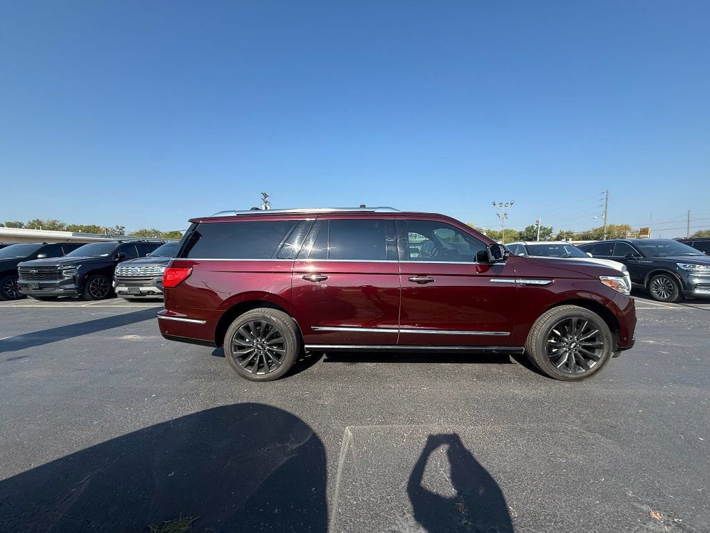 Used 2021 Lincoln Navigator L Reserve w/ Luxury Package AWD/4WD image 2