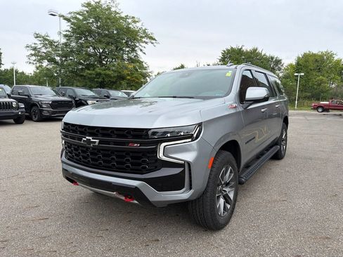 Used 2024 Chevrolet Suburban Z71 w/ Luxury Package AWD/4WD image 4