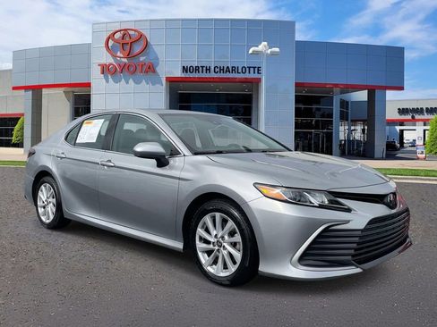 Used 2022 Toyota Camry LE FWD image 1