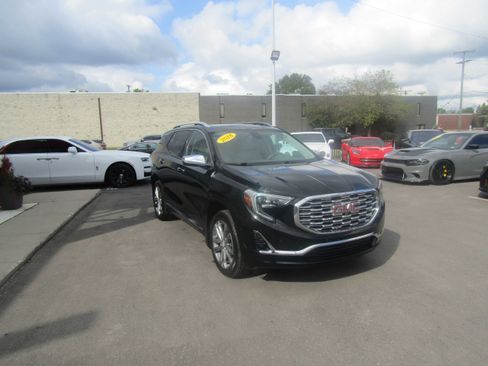 Used 2018 GMC Terrain Denali w/ Advanced Safety Package image 5