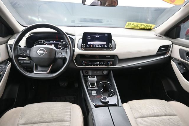 Used 2025 Nissan Rogue SV AWD/4WD image 31