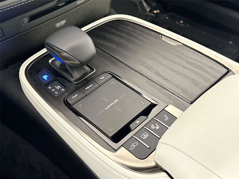 Used 2022 Lexus LS 500 RWD image 28