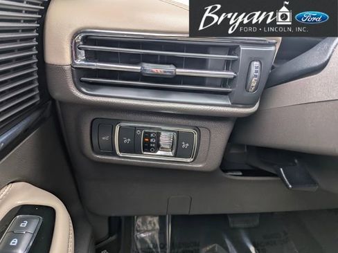 Used 2022 Lincoln Corsair AWD w/ Premium Package image 16