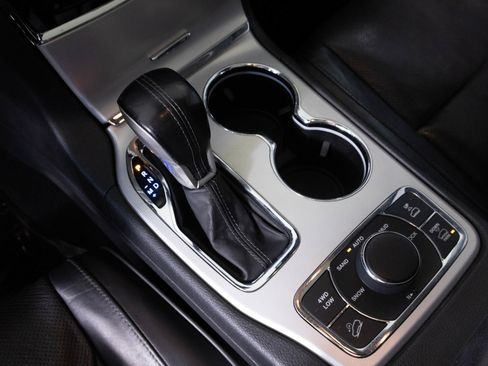 Used 2020 Jeep Grand Cherokee Summit image 26