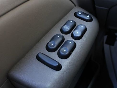 Used 2004 Ford Explorer Sport Trac XLT RWD image 6
