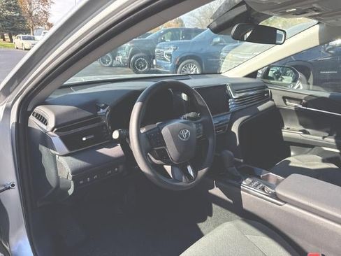 Used 2025 Toyota Camry LE image 10
