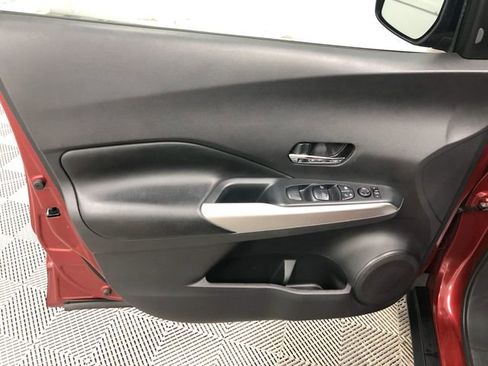 Used 2018 Nissan Kicks SR w/ Premium Package FWD image 12
