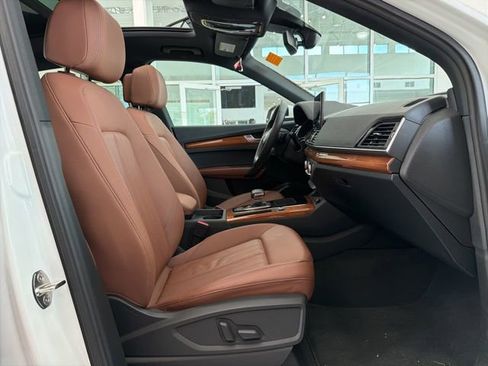 Used 2023 Audi Q5 2.0T Premium w/ Convenience Package AWD/4WD image 14