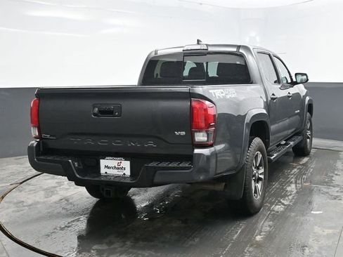 Used 2019 Toyota Tacoma TRD Sport image 6