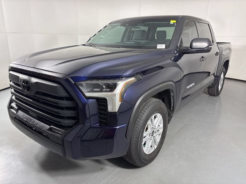 Used 2022 Toyota Tundra SR5 w/ Convenience Package RWD image 4