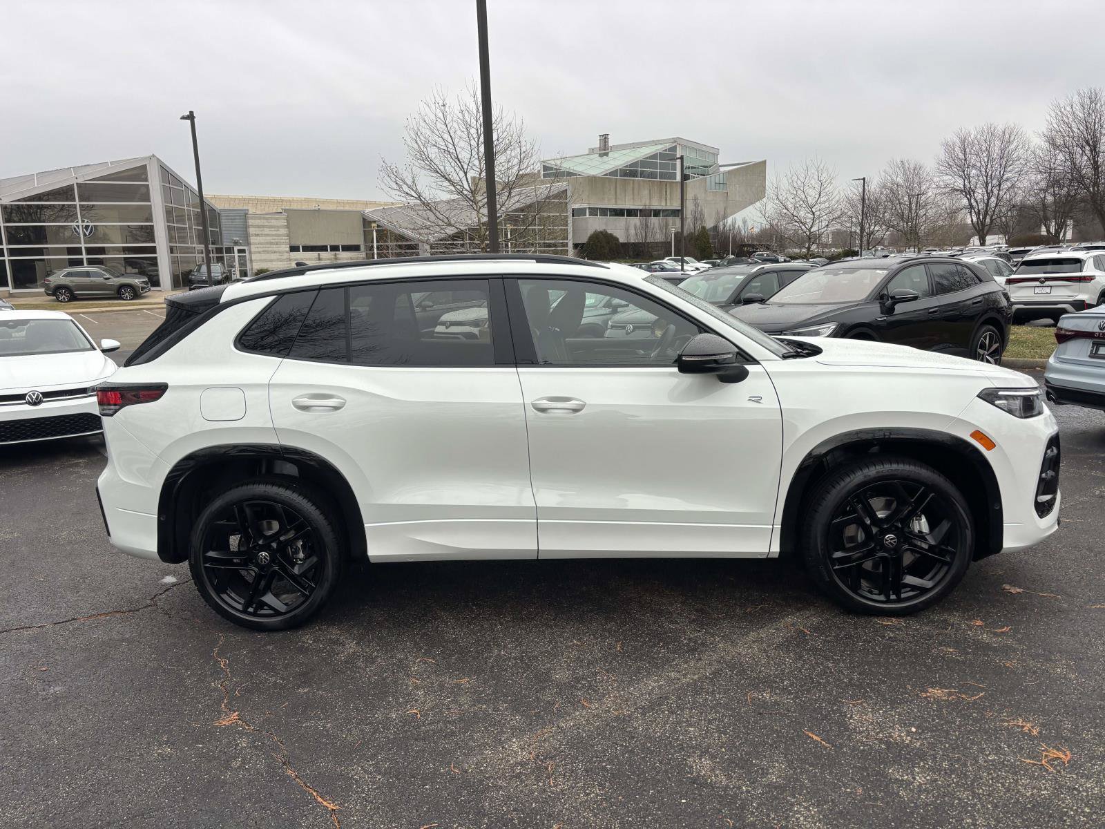 New 2026 Volkswagen Tiguan SE R-Line AWD/4WD image 8