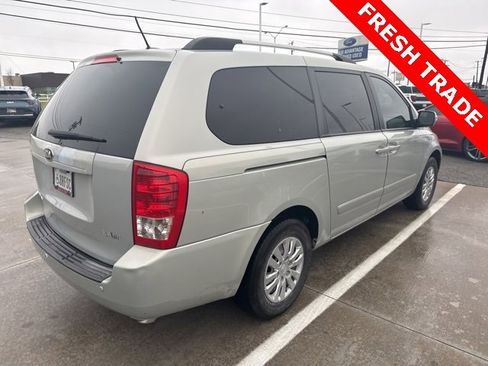 Used 2014 Kia Sedona LX image 4