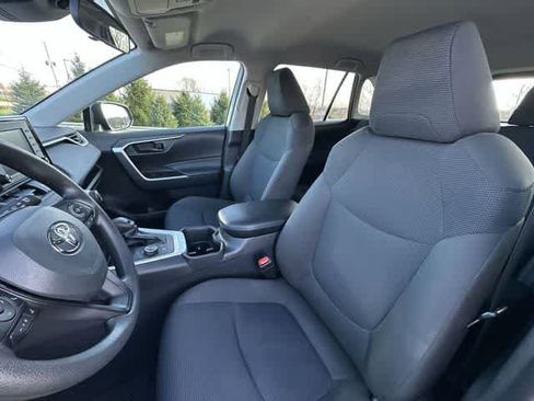 Used 2022 Toyota RAV4 LE image 14