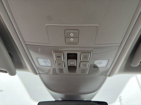 Used 2025 Volkswagen Taos SE image 28