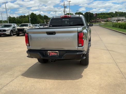 Used 2024 Chevrolet Colorado Z71 w/ Z71 Convenience Package 2 image 7