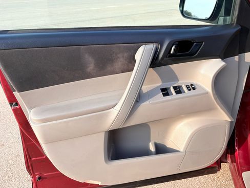 Used 2008 Toyota Highlander FWD 4dr Base (Natl) image 22