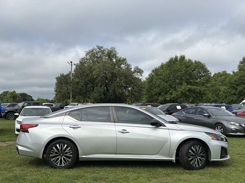 Used 2024 Nissan Altima 2.5 SV FWD image 3