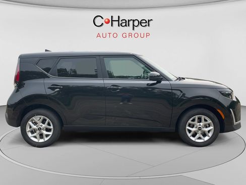 Used 2025 Kia Soul LX w/ LX Technology Package FWD image 2