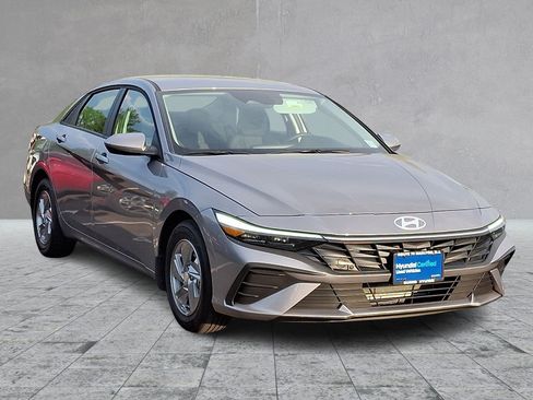 Used 2026 Hyundai Elantra SE FWD image 3
