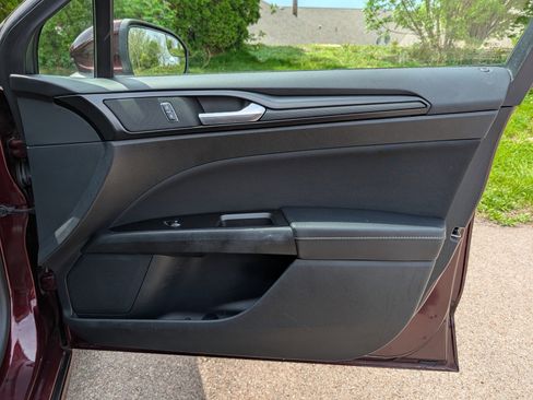 Used 2018 Ford Fusion SE w/ Equipment Group 201A image 30