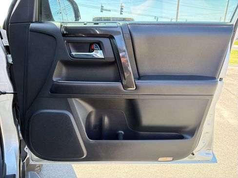 Used 2016 Toyota 4Runner Trail Premium AWD/4WD image 25