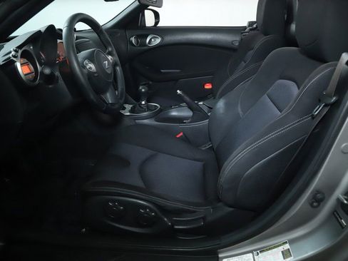 Used 2010 Nissan 370Z Roadster RWD image 19