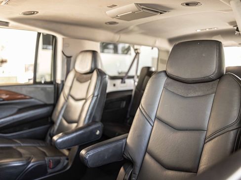 Used 2016 Cadillac Escalade ESV Premium image 34