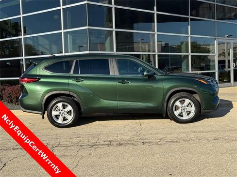 Used 2023 Toyota Highlander L image 2