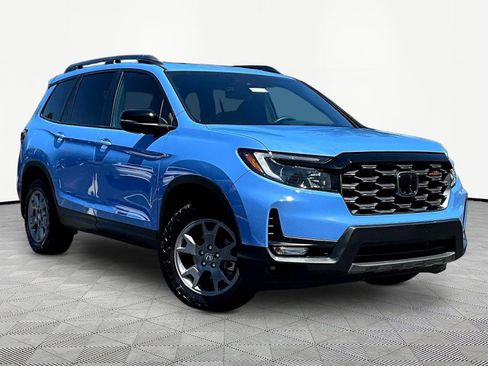 Used 2025 Honda Passport TrailSport image 3