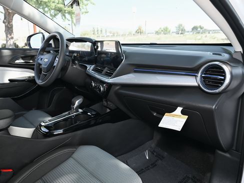 New 2026 Chevrolet Trax LT w/ LPO, Blackout Package image 34